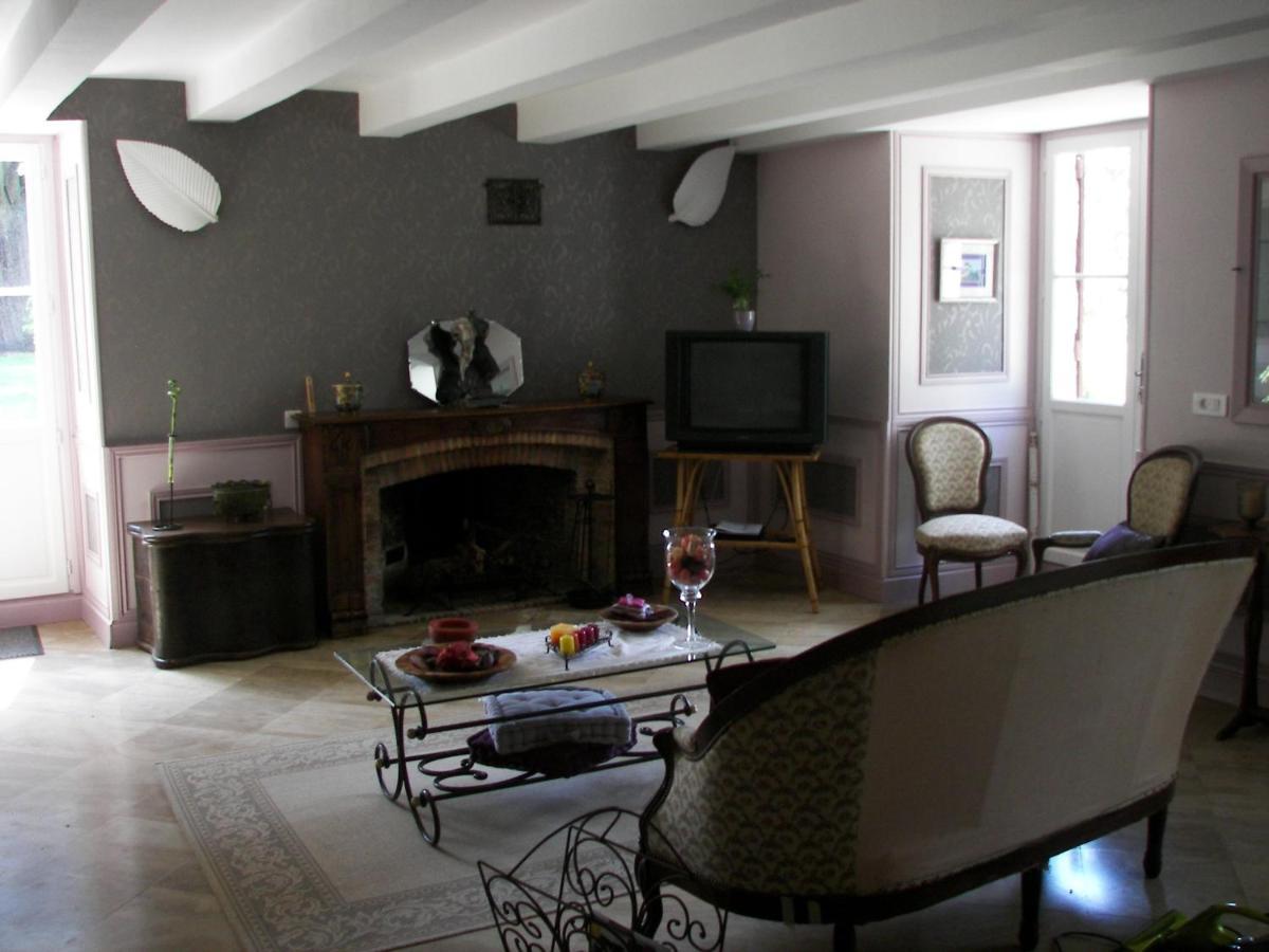 Domaine Du Noble Bed & Breakfast Saint-Jean-de-Thurac Exterior foto